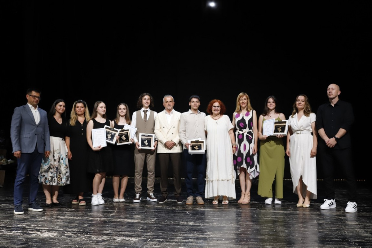  Osnovna muzička škola “Rezonanca” i Muzički centar svečanim ispraćajem ovogodišnje generacije maturanata i koncertom obilježili Dan grada Konjica - Hvala što ste vjerovali u nas 