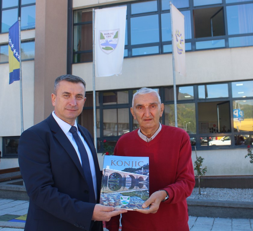 Gradonačelnik Ćatić ugostio svog nekadašnjeg direktora Mirka Ivkovića:  Čovjek koji je ostavio neizbrisiv trag u konjičkom obrazovanju