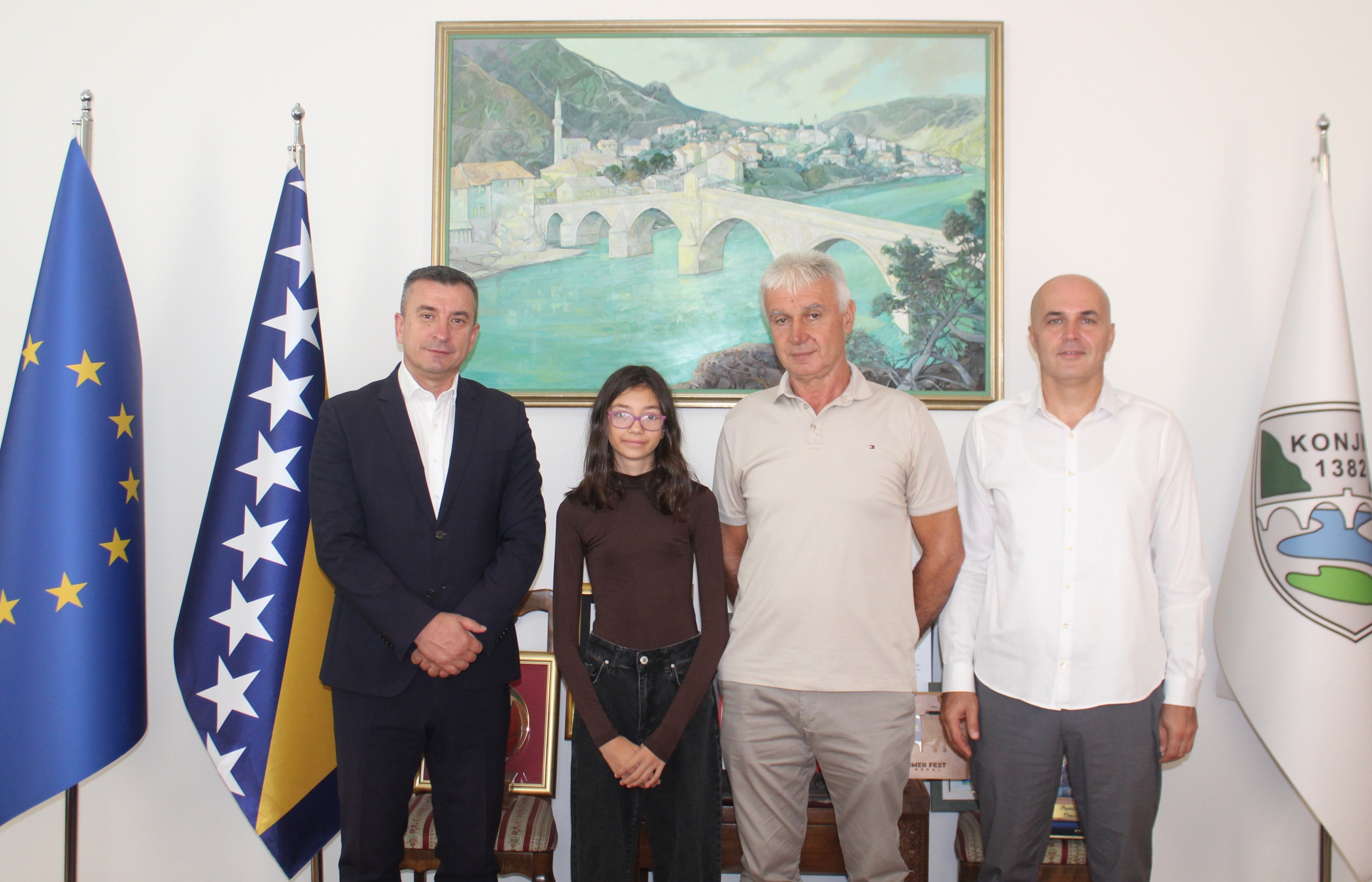 Prijem kod gradonačelnika za Lejlu Dedić, učenicu Osnovne škole Seonica, koja će kao članica četvročlane reprezentacije Bosne i Hercegovine nastupiti na Evropskom saobraćajno-obrazovnom takmičenju gradu Nàchod, Republika Češka