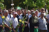 Gradonačelnik Konjica Osman Ćatić jučer u selu Žulja kod Mostara prisustvovao kolektivnoj dženazi žrtava zločina počinjenog nad civilima Žulja i Vranjevića