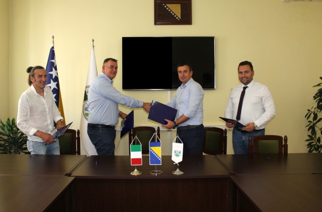 Predstavnici italijanske kompanije CO.VE. Engineering Srl, u septembru otvaraju sestrinsku firmu u Konjicu – danas potpisan ugovor o realizaciji projekta koji će omogućiti zapošljavanje 20 radnika