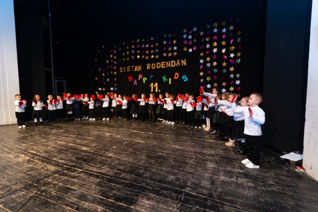Dječaci i djevojčice iz Vrtića &ldquo;Happy kids&rdquo;svojim nastupima obogatili manifestaciju &ldquo;Zimski grad Konjic&rdquo; i obilježili 11 godina postojanja vrtića
