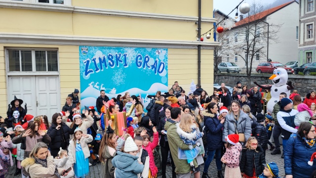 “Karnevalom dječijih osmijeha” u sklopu manifestacije “Zimski grad Konjic” danas obilježen Dan dječije radosti