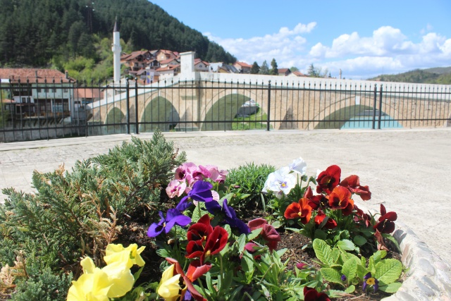 Danas u okviru akcije” ZA MOJ GRAD KONJIC” provedene aktivnosti čišćenja grada i ukrašavanja cvijećem