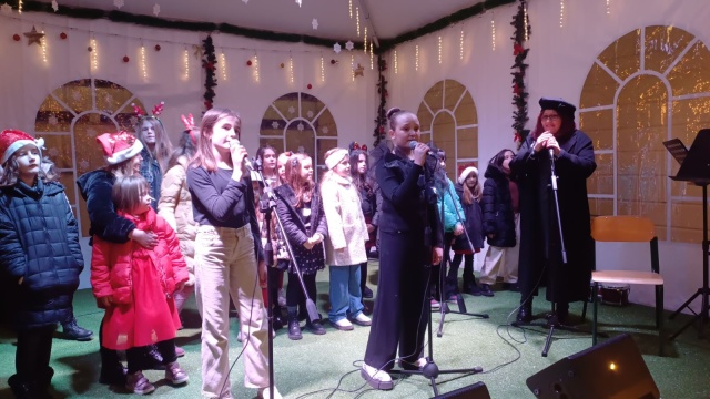 Učenici Osnovne muzičke škole “Rezonanca” Konjičane i posjetioce manifestacije „Zimski grad“ počastili koncertom pod nazivom „La Musica Di Notte“