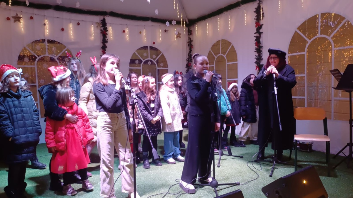 Učenici Osnovne muzičke škole “Rezonanca” Konjičane i posjetioce manifestacije „Zimski grad“ počastili koncertom pod nazivom „La Musica Di Notte“