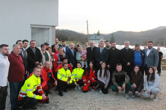 Delegacije Republike Turske predvođenja Bilalom Erdoanom posjetila potopljeno područje i susrela se sa porodicama koje su uselile u svoje nove domove &ndash; izkazana zahvalnost svima koji su pomogli u oporavku od poplava