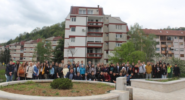 U povodu Dana planete Zemlje učenici osnovnih škola, nevladine organizacije, mjesne zajednice, građani danas učestvovali u akciji čišćenja, koju Općina Konjic i Javno komunalno preduzeće “Standard” Konjic provode pod nazivom  “ZA MOJ GRAD KONJIC&quot;