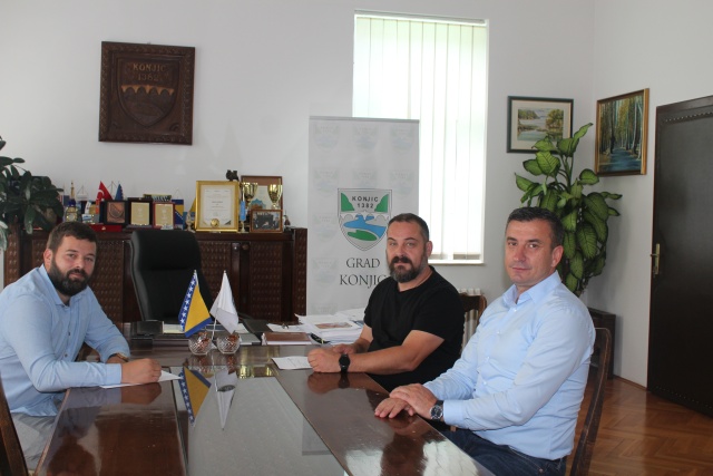 Predstavnici Srpske pravoslavne crkve i Parohije konjičke sastali se sa gradonačelnikom Osmanom Ćatićem