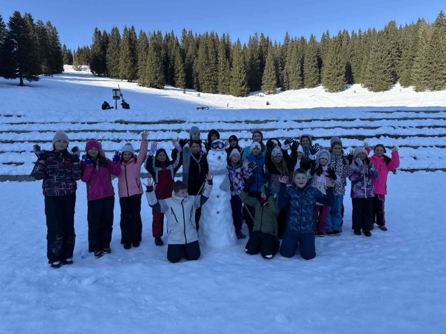 U okviru manifestacije &bdquo;Zimski grad Konjic&ldquo;djeca i mladi uživali u sankanju, skijanju i druženju na Igmanu