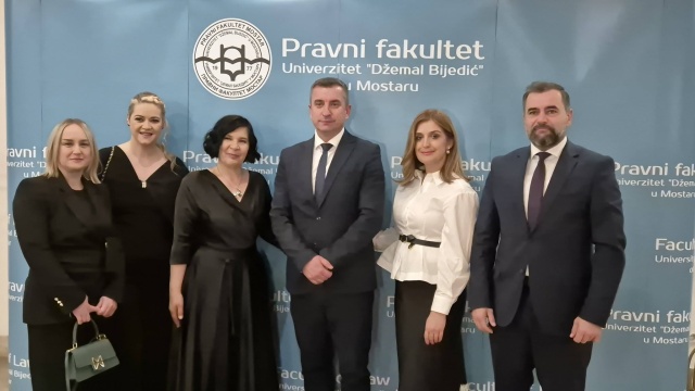 Gradonačelnik Konjica Osman Ćatić prisustvovao svečanoj akademiji kojom je obilježen jubilej Pravnog fakulteta Univerziteta &ldquo;Džemal Bijedić&rdquo; u Mostaru na kojoj je Gradu Konjicu uručena zahvalnica za podr&scaron;ku u radu