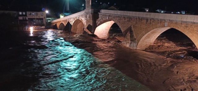 Na području općine Konjic Neretva se izlila iz korita na više mjesta