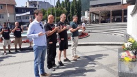 Učesnici Mar&scaron;a mira Mostar &ndash; Žepa &ndash; Srebrenica &ndash; Potočari 2021 danas su sa načelnikom Općine Konjic Osmanom Ćatićem položili cvijeće na Centralno spomen obilježje u Konjicu