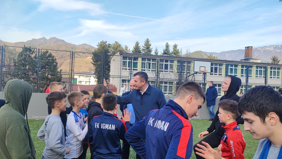 Bolji i kvalitetniji uslovi za tjelesni odgoj učenika Prve osnovne škole Konjic i sportske aktivnosti djece i mladih - radovi na sanaciji i uređenju igrališta u naselju Varda u završnoj fazi