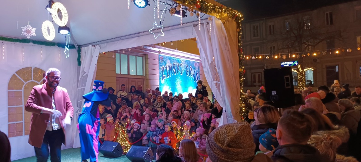 Najmlađi Konjičani uživali u koncertu “Latif & Mravko Travko”, koji je organizovan u okviru manifestacije “Zimski grad”